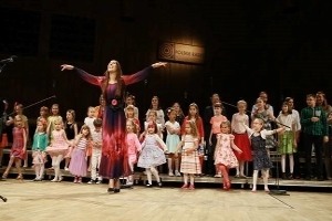 Koncert nie tylko dla dzieci z cyklu "Śpiewajmy z Agatą Steczkowską". Piosenki z filmów
